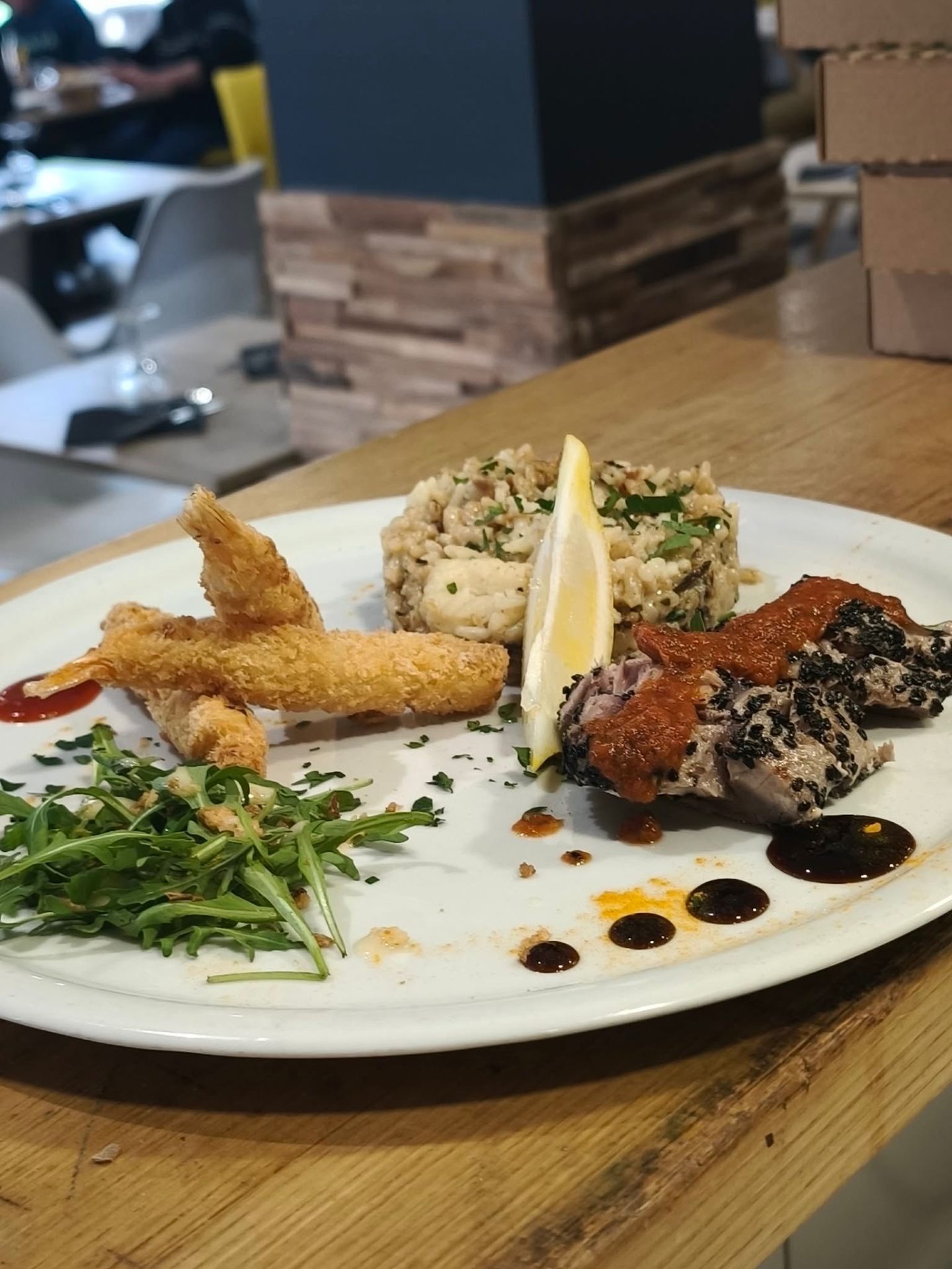 Thon mi-cuit sésame, risotto et beignets