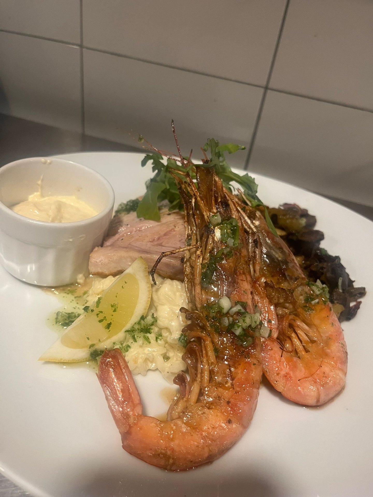 Gambas grillées, magret et risotto